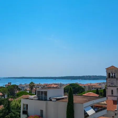 Les Pins Bed and Breakfast