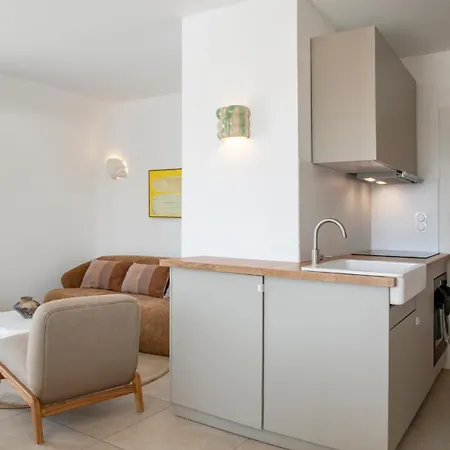 Les Pins Bed and Breakfast 3*